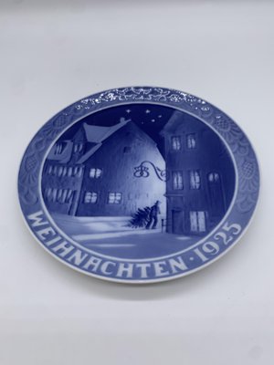 Porcelain Christmas Plate Man with Christmas Tree from Royal Copenhagen, 1925-BZB-2031500