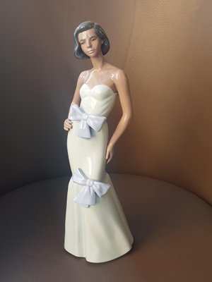 Porcelain Figurine of a Woman from Nao Lladro, 1970s-QDP-822656