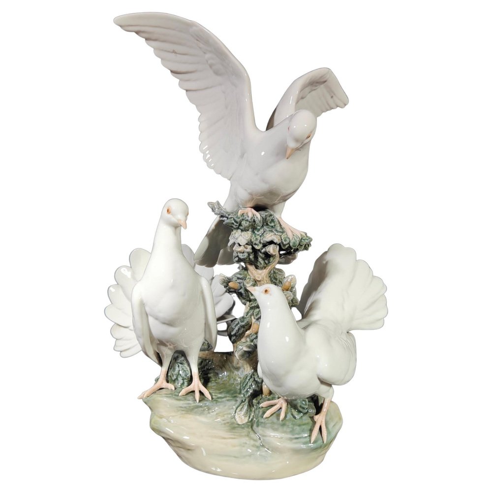 Porcelain Sculpture with Doves from Lladro, 1970s