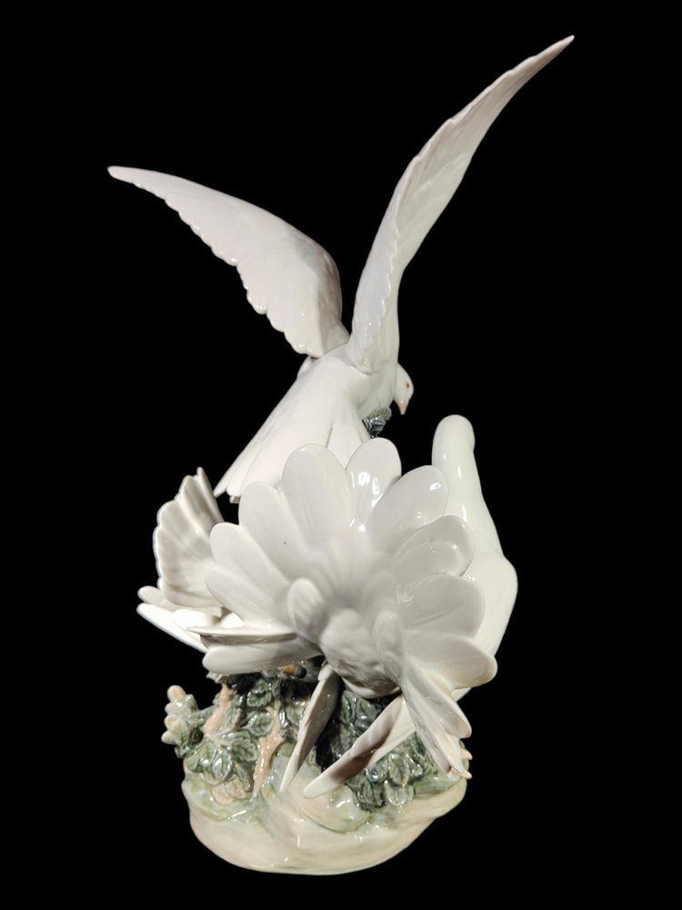 Porcelain Sculpture with Doves from Lladro, 1970s