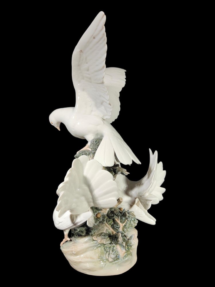 Porcelain Sculpture with Doves from Lladro, 1970s