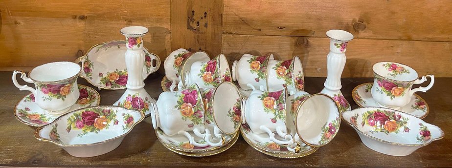 Porcelain Set by Royal Albert, 1960s, Set of 36-UCH-2034378