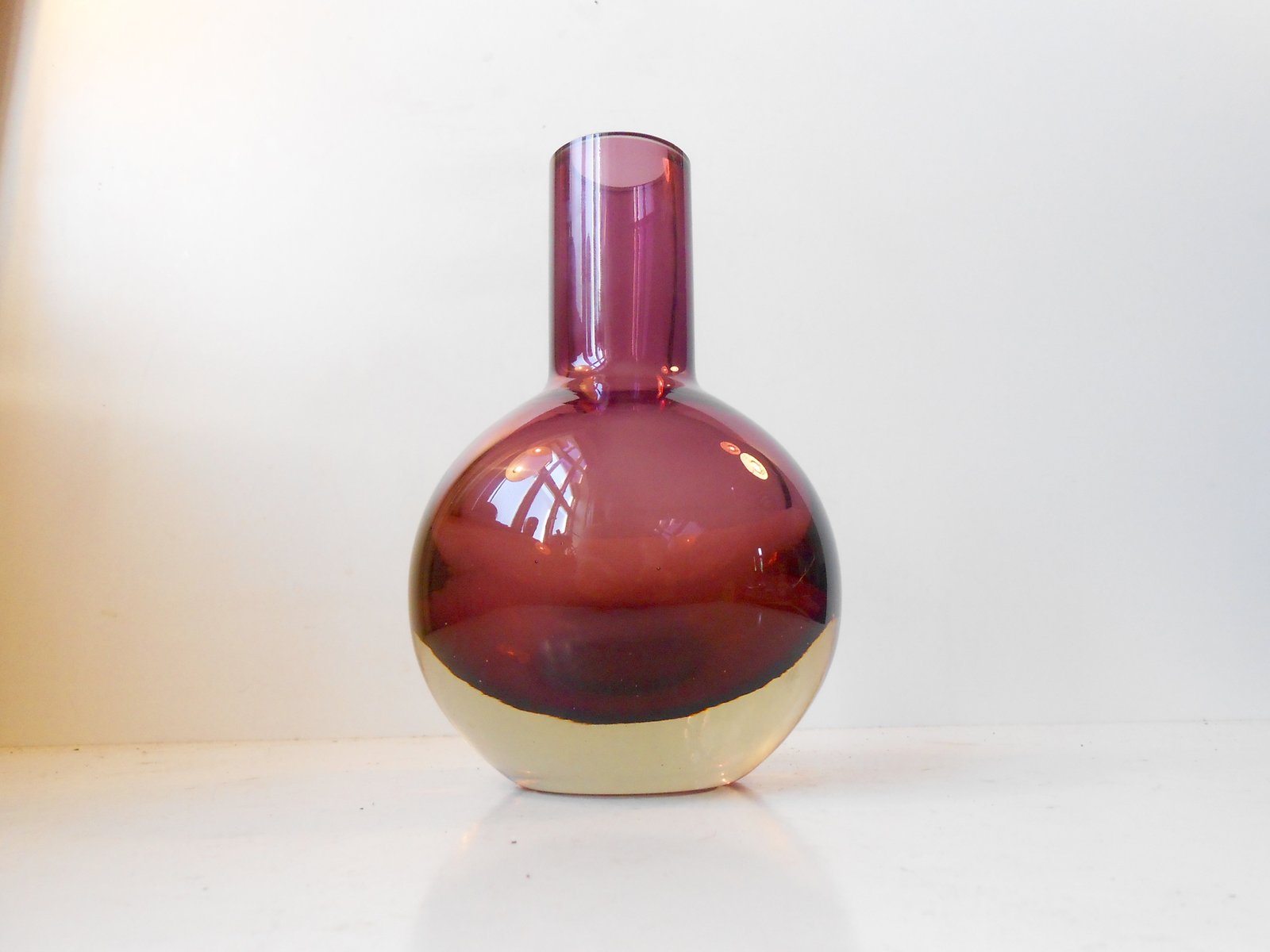 Purple Spherical Glass Vase by Nanny Still for Riihimäen Laso Oy, 1950s