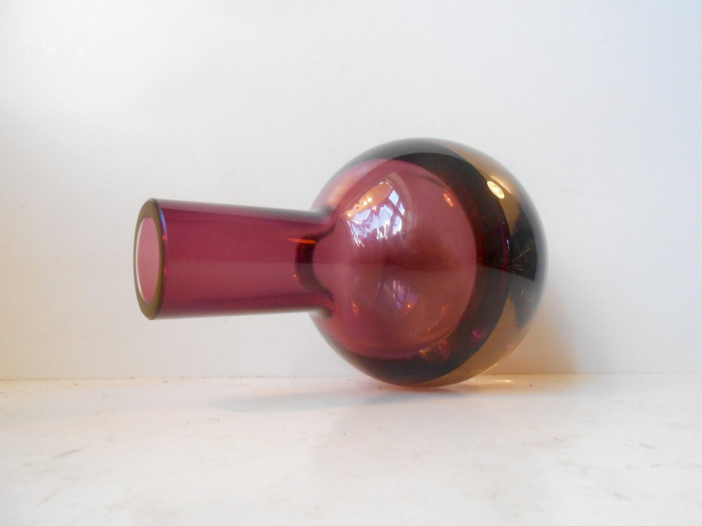 Purple Spherical Glass Vase by Nanny Still for Riihimäen Laso Oy, 1950s