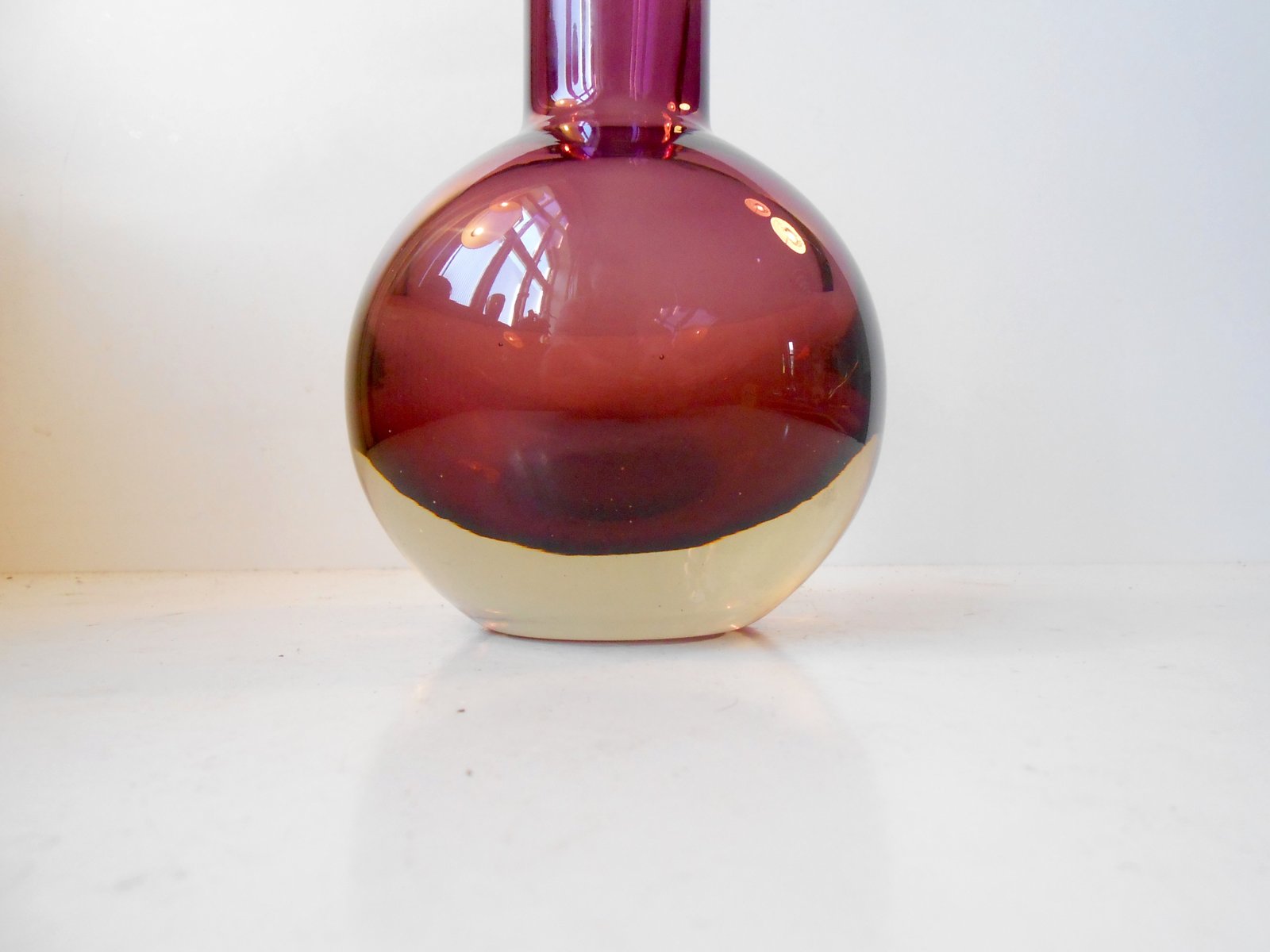 Purple Spherical Glass Vase by Nanny Still for Riihimäen Laso Oy, 1950s