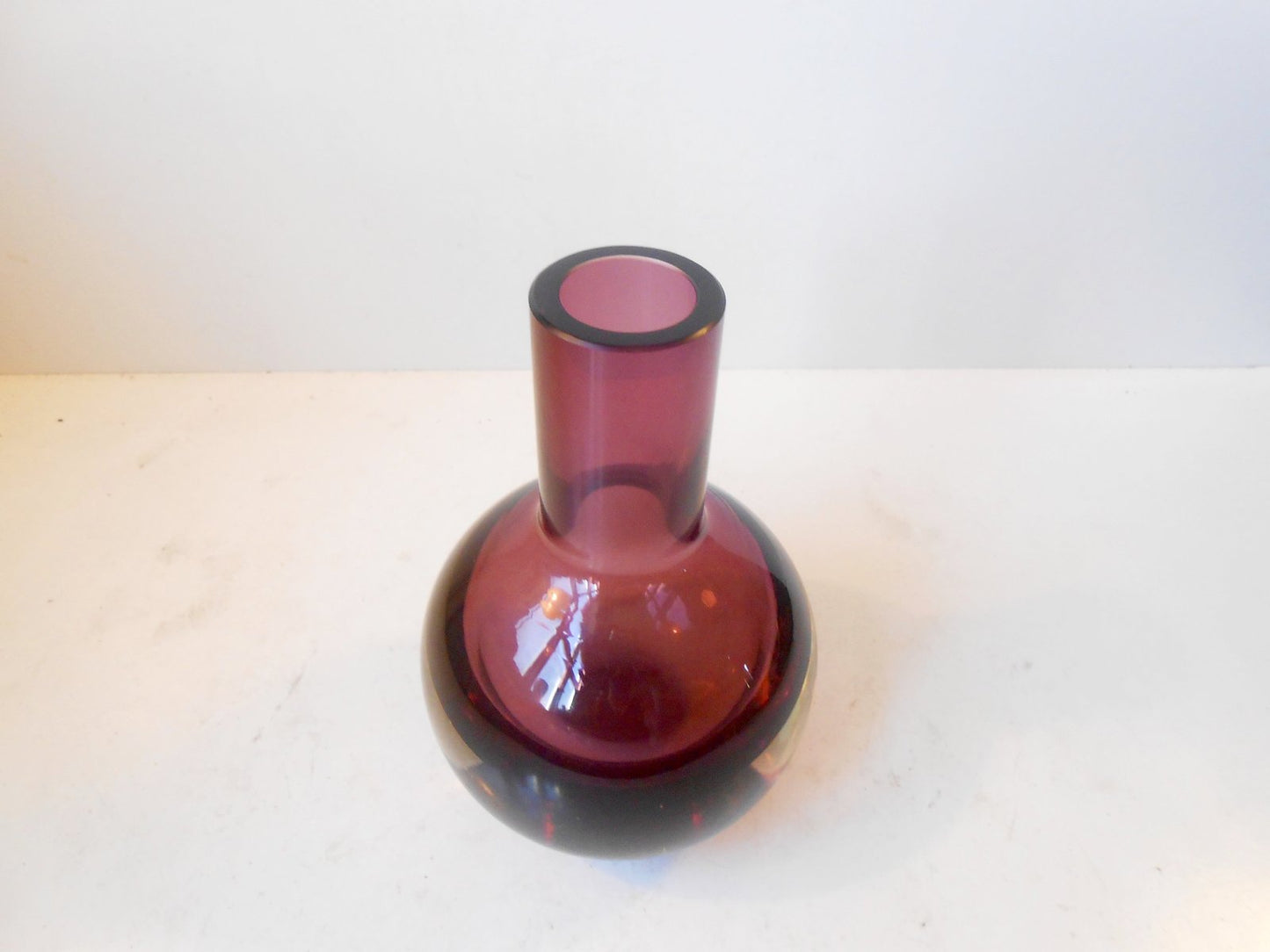 Purple Spherical Glass Vase by Nanny Still for Riihimäen Laso Oy, 1950s