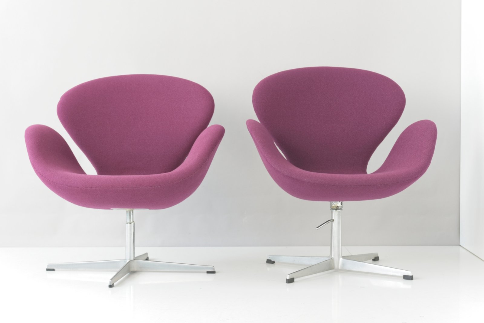 Purple Swan Armchair by Arne Jacobsen for Fritz Hansen, Denmark, 1958