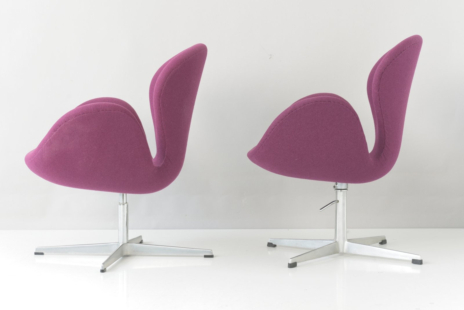 Purple Swan Armchair by Arne Jacobsen for Fritz Hansen, Denmark, 1958