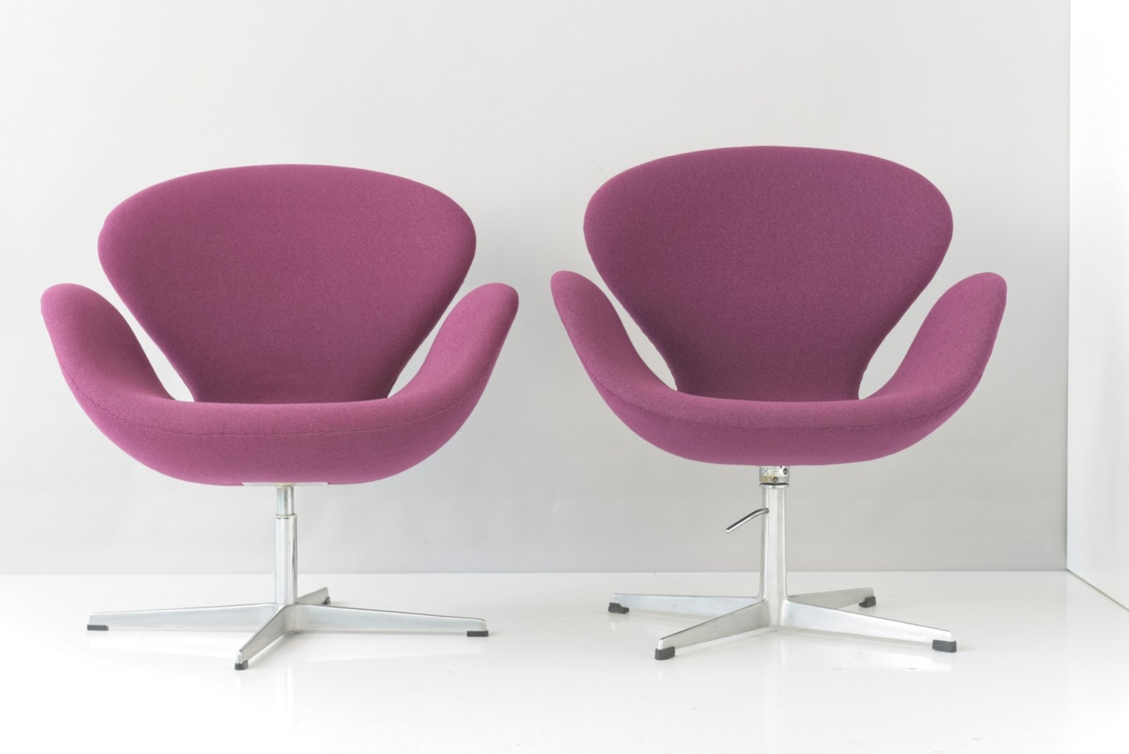 Purple Swan Armchair by Arne Jacobsen for Fritz Hansen, Denmark, 1958