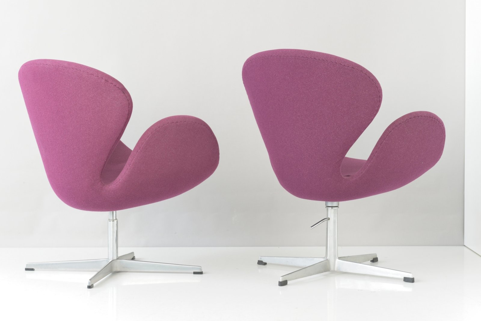 Purple Swan Armchair by Arne Jacobsen for Fritz Hansen, Denmark, 1958