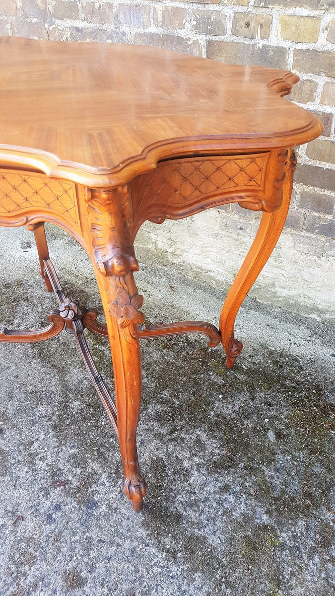 Queen Anne Salon Table