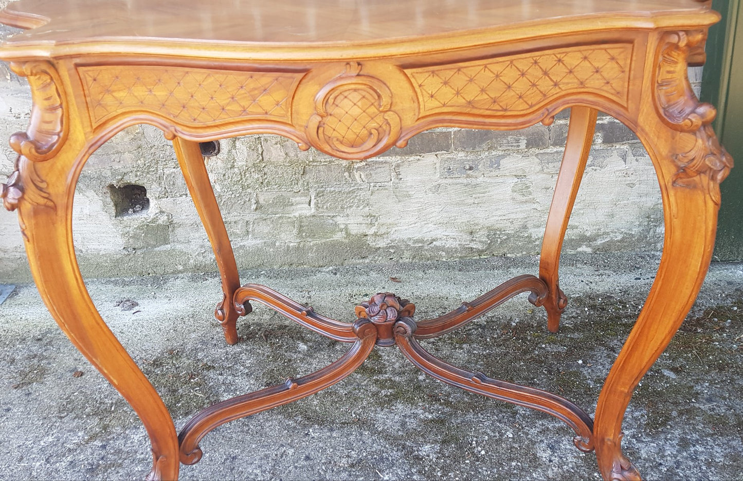 Queen Anne Salon Table-QDP-1195898