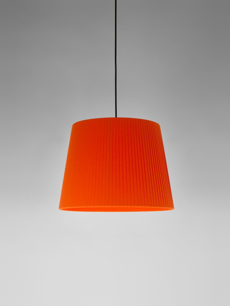 Red Sísísí Cónicas Gt3 Pendant Lamp by Santa & Cole