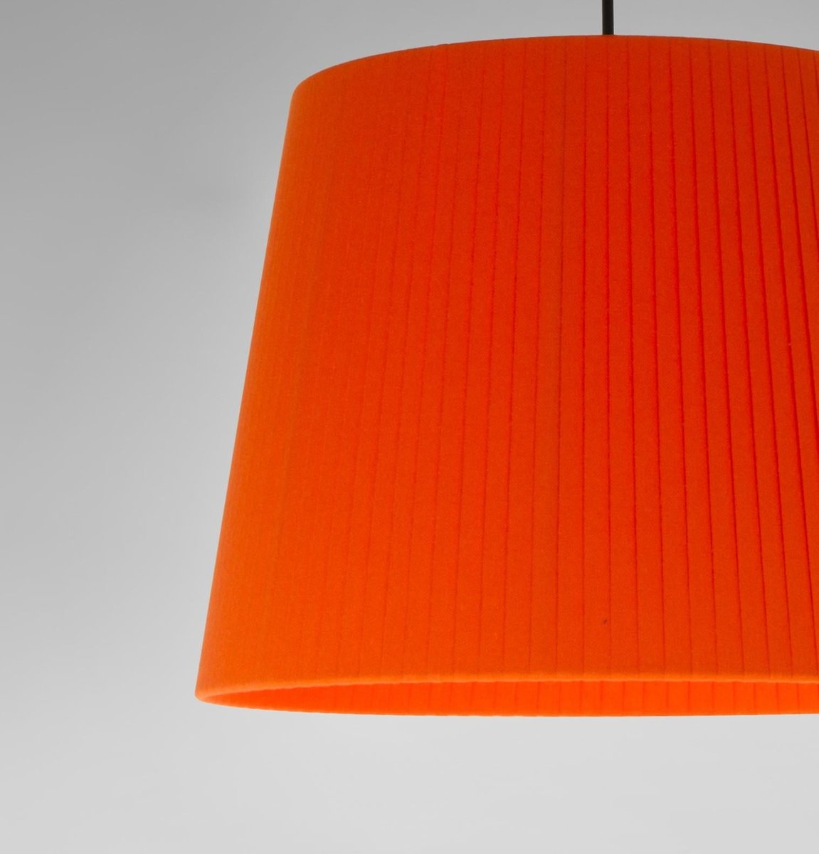 Red Sísísí Cónicas Gt3 Pendant Lamp by Santa & Cole