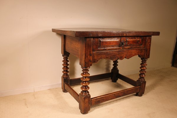 Renaissance Spanish Walnut Occasional Table, 1600s-HPU-1154032