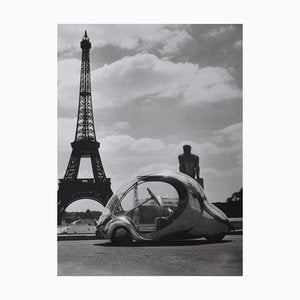 Robert Doisneau, Arzens' Electric Egg in Front of the Eiffel Tower, 1980, Silver Gelatin Print-RJQ-1449774