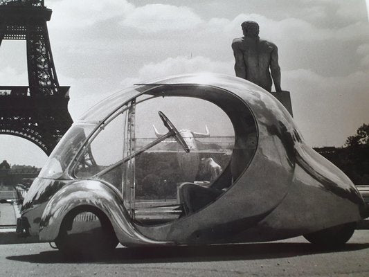 Robert Doisneau Paul Arzens' "Electric Egg" in front of the Eiffel Tower 1980-ICD-971990