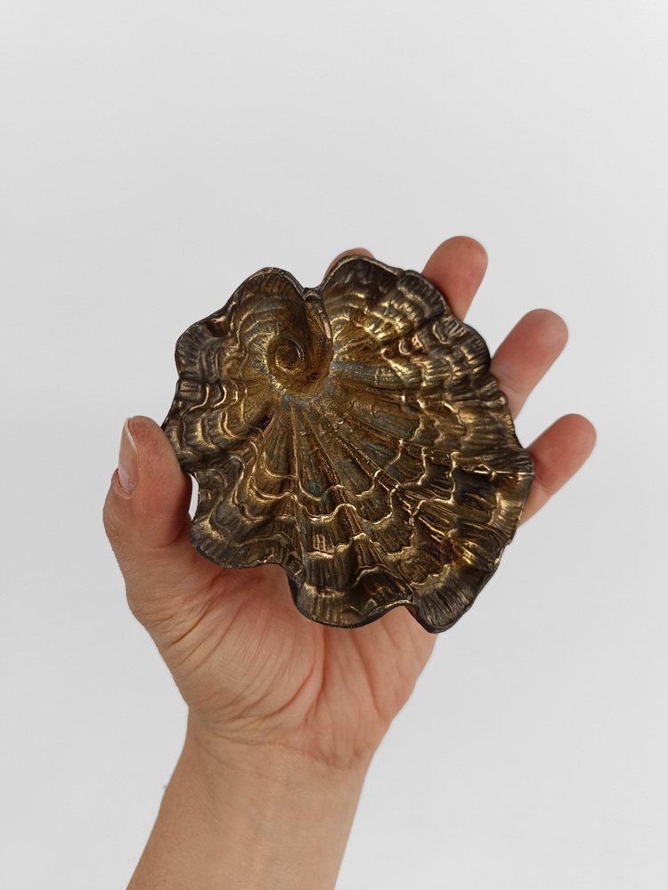 Rococo Style Sculptural Shell-Shaped Ashtray in Gilded Bronze, Italy, 1970s