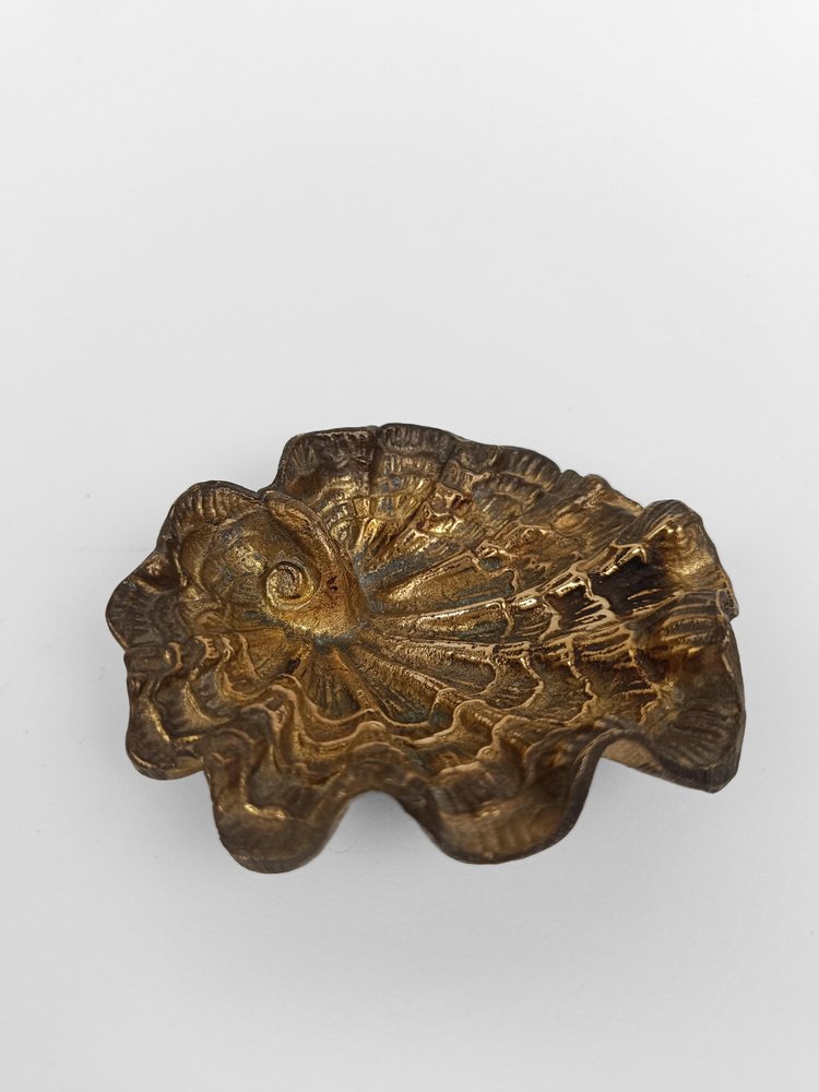 Rococo Style Sculptural Shell-Shaped Ashtray in Gilded Bronze, Italy, 1970s