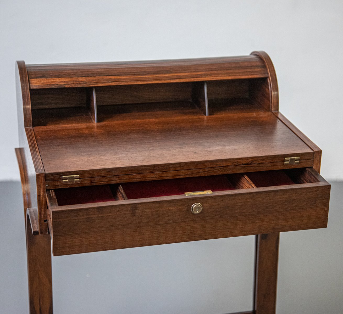 Rosewood Desk by Gianfranco Frattini for Bernini, 1960s