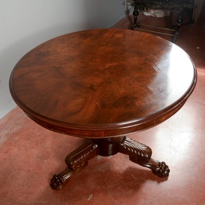 Round Center Table in Walnut with Three Victorian Style Carved Feet-RAQ-2034149