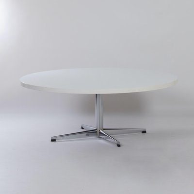 Round Coffee Table with Star Base from Pastoe, 1970s-ZT-823375