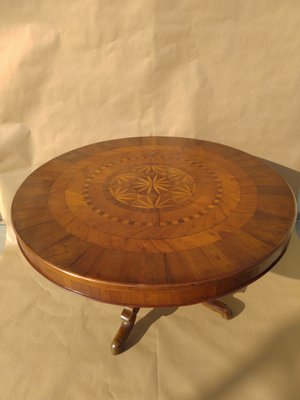 Round Table-KIM-1058002