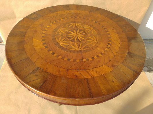 Round Table-KIM-1058002