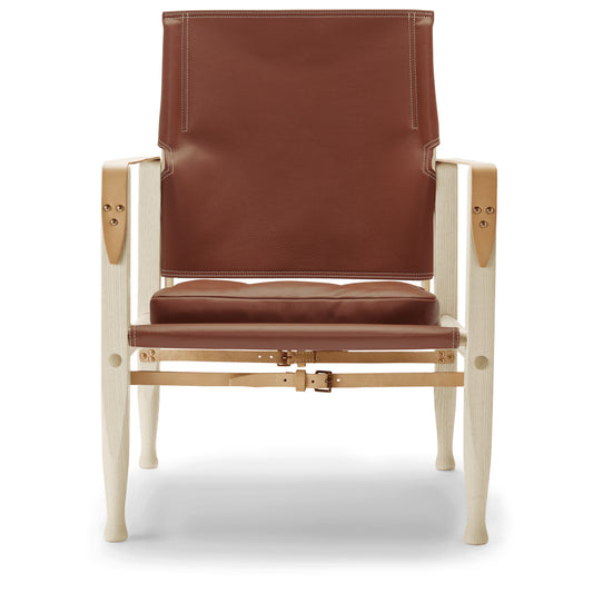 KK47000 | Safari Chair by Carl Hansen & Søn #White oiled ash / Leather Thor 307 / Saddle leather