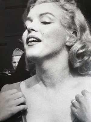 Sam Shaw Marilyn Monroe "Cocktail party during the USA - Israel football match" 1959-ICD-677744