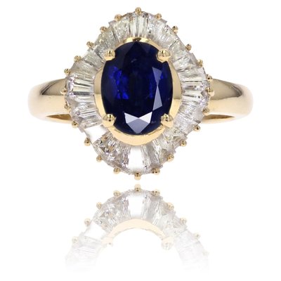 Sapphire Trapeze Cut Diamonds 18 Karat Yellow Gold Ring, 1980s-OLU-2042372