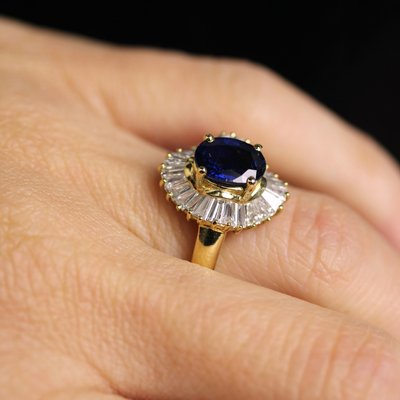 Sapphire Trapeze Cut Diamonds 18 Karat Yellow Gold Ring, 1980s-OLU-2042372