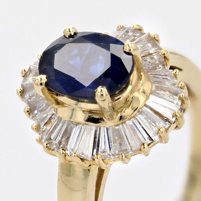 Sapphire Trapeze Cut Diamonds 18 Karat Yellow Gold Ring, 1980s-OLU-2042372