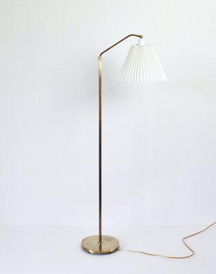 Scandinavian Floor Lamp in Brass with Pleated Shade, 1950s-HPQ-1399202