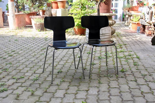 Scandinavian Modern Black Lounge Chairs by Arne Jacobsen for Fritz Hansen, 1970s, Set of 2-NB-702437