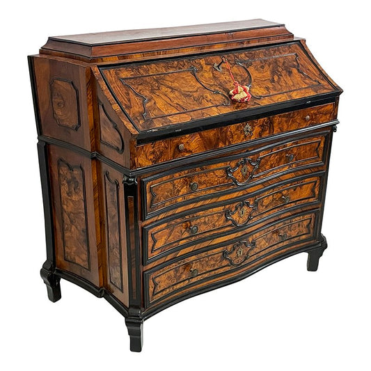 Secretaire in Walnut, 18th Century