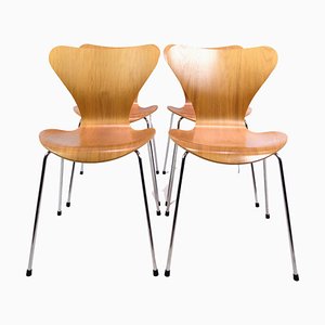 Seven Chairs in Walnut attributed to Arne Jacobsen and Fritz Hansen, 1980s, Set of 6-UY-1816953