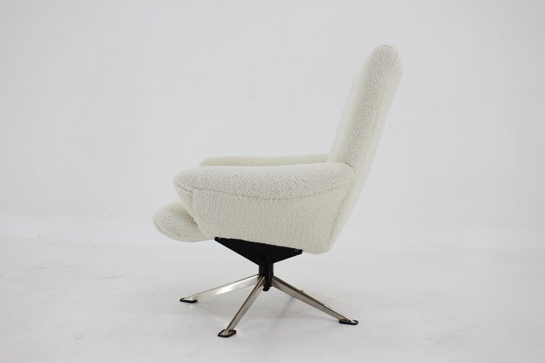 Sheepskin Swivel Armchair from Miroslav Navratil, Czechoslovakia, 1960s