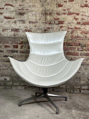 Shell Armchair in Pearly White Imitation Leather, 1980s-RWZ-2028264