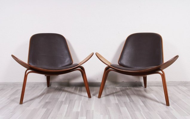 Shell Chair with Table by Hans J. Wegner for Carl Hansen, 2006, Set of 2-JAG-2017415