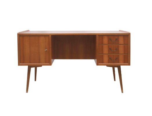 Side Table in Walnut, 1950s-PF-1784010