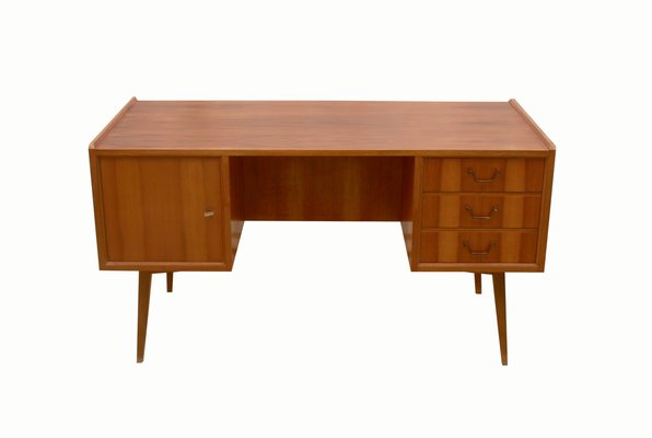 Side Table in Walnut, 1950s-PF-1784010