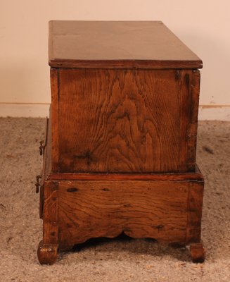 Small 18th Century English Chest in Oak-HPU-1057005