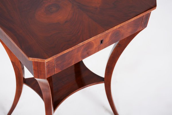 Small Biedermeier Table in Walnut, 1830s-WHY-1768447