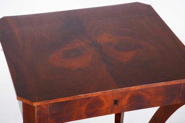 Small Biedermeier Table in Walnut, 1830s-WHY-1768447