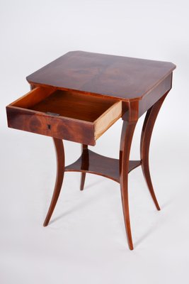 Small Biedermeier Table in Walnut, 1830s-WHY-1768447