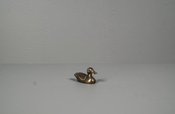 Small Brass Duck Hand Charm-VLO-1259421