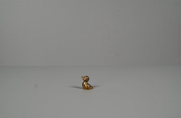 Small Brass Duck Hand Charm-VLO-1173598