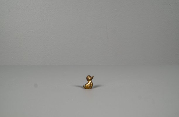 Small Brass Duck Hand Charm-VLO-1173598