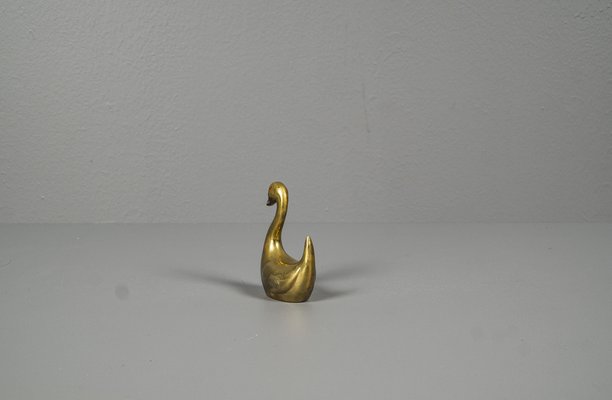 Small Brass Swan Hand Charm-VLO-1259419